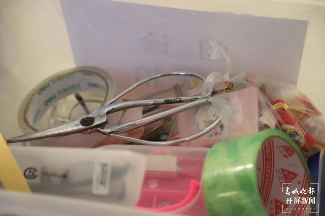 开屏观察｜走出“数字迷宫”，如何让老年人在智慧就医道路上不掉队？（开屏新闻记者 艾子文 摄）