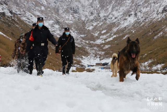 660天94批376人，这群戍边人终于“被迫”下山了（张勇 通讯员 代超 摄）
