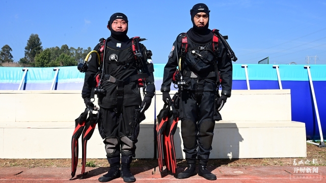 云南省森林消防总队特种救援大队“蛙人”操练忙（李春丽 通讯员 张玉超 周明泉 摄）