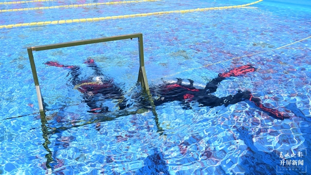 云南省森林消防总队特种救援大队“蛙人”操练忙（李春丽 通讯员 张玉超 周明泉 摄）