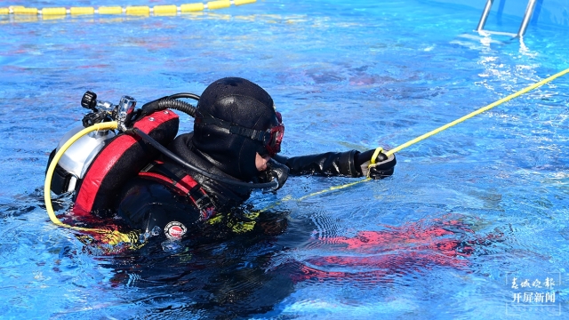 云南省森林消防总队特种救援大队“蛙人”操练忙（李春丽 通讯员 张玉超 周明泉 摄）