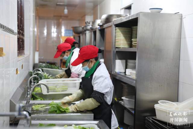 今年来昆明已检查餐饮单位39627家（开屏新闻记者 王磊 摄）