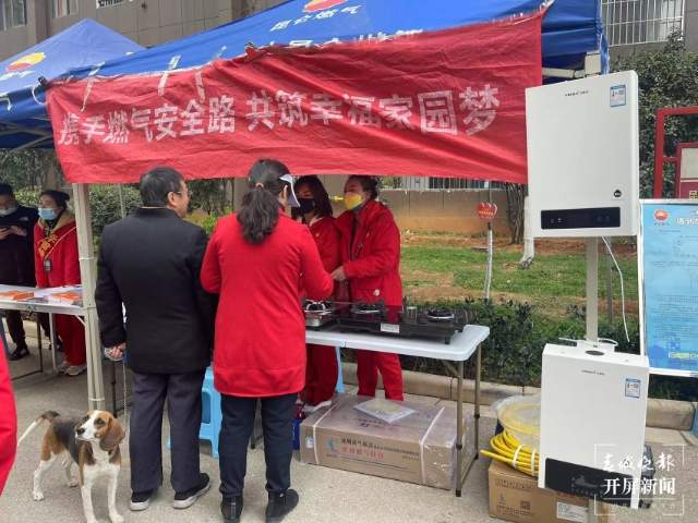 昆明市主城区4个老旧小区近5000住户春节前用上天然气（通讯员 武慧静 摄）