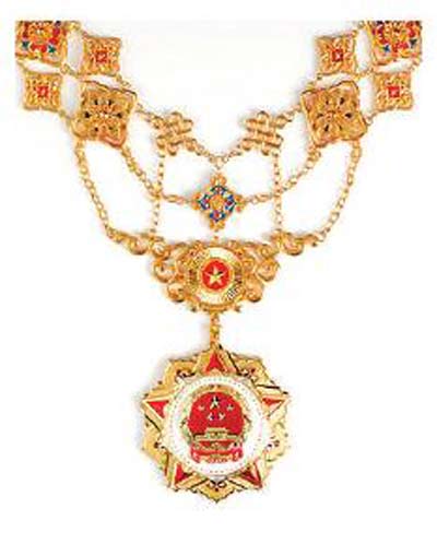 他们的卓越贡献高扬在共和国的旗帜上 他们的卓越贡献高扬在共和国的旗帜上