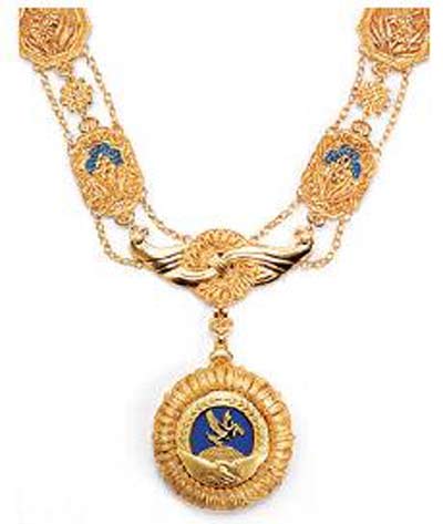 他们的卓越贡献高扬在共和国的旗帜上 他们的卓越贡献高扬在共和国的旗帜上