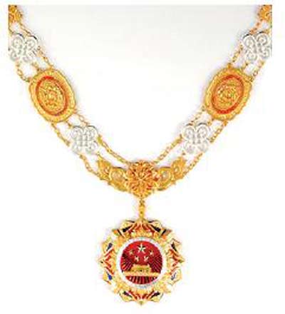 他们的卓越贡献高扬在共和国的旗帜上 他们的卓越贡献高扬在共和国的旗帜上