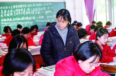 他们的卓越贡献高扬在共和国的旗帜上 他们的卓越贡献高扬在共和国的旗帜上