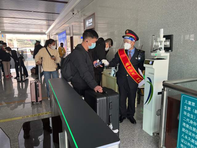 中老铁路（通讯员 张梓曦 冯俊 摄）