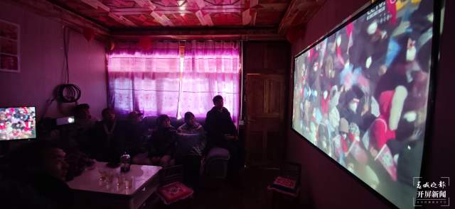 腾冲小伙刘荣胜创中国选手冬奥会越野滑雪历史最好成绩,家乡亲友团沸腾了! (开屏新闻记者崔敏及通讯员摄)