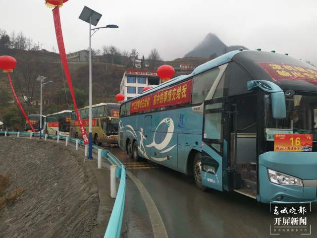 劳务输出!镇雄首批2400余人乘专车专列到省外务工挣钱 申时勋 通讯员 胡琼 邓琳 毛君胜 安辉张波 万祖东 碎金 摄