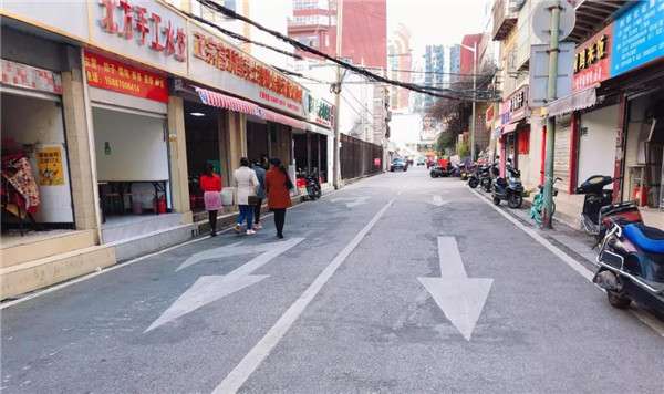 昆明主城这条街单行调整为复行,怎么走看过来!