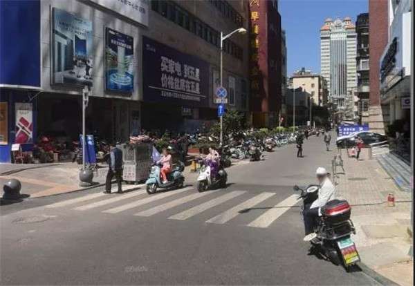 昆明主城这条街单行调整为复行,怎么走看过来!