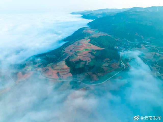 绝美云海就在红河泸西 人民日报客户端云南频道（王正鹏 摄）
