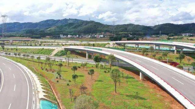 云南东部出海最近通道!云南又一条高速公路通车3.jpg
