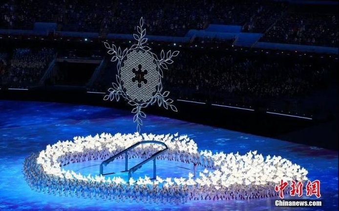 2月4日晚,第二十四届冬季奥林匹克运动会开幕式在北京国家体育场举行。图为主火炬。中新社记者 崔楠 摄 2月4日晚,第二十四届冬季奥林匹克运动会开幕式在北京国家体育场举行。图为主火炬。中新社记者 崔楠 摄