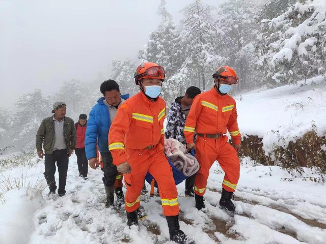 云南省森林消防总队全力做好低温暴雪天气救援