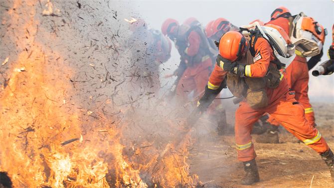 13.使用强攻推进战法扑灭打火线