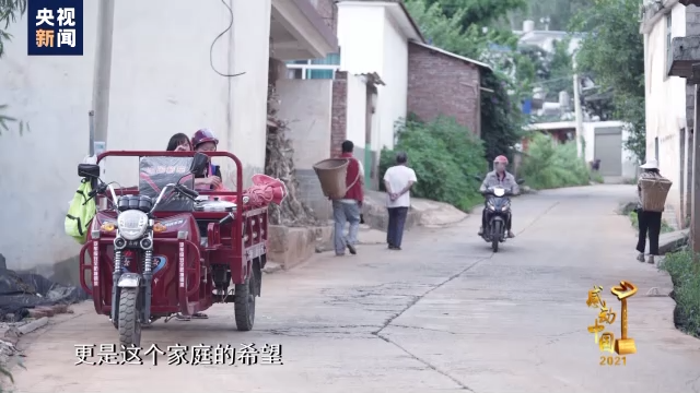 感动中国丨张顺东 李国秀：没脚走出致富路，无手绣出幸福花