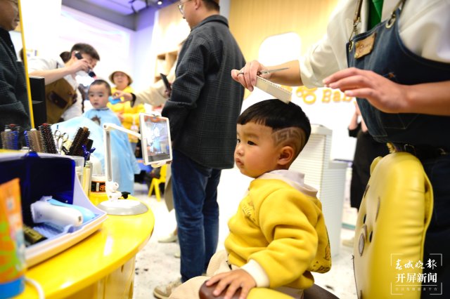 二月二龙抬头,昆明多家儿童理发店生意火爆(龙宇丹摄)