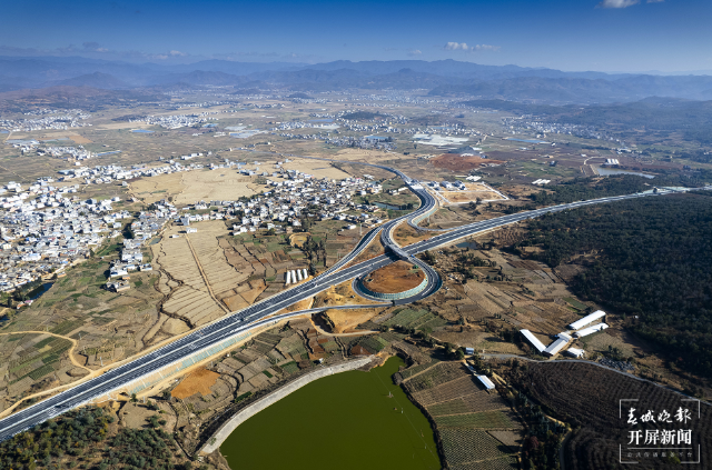 新楚大高速公路正式通车 开屏新闻记者 王磊 摄影报道