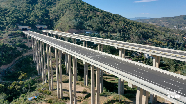 新楚大高速公路正式通车 开屏新闻记者 王磊 摄影报道