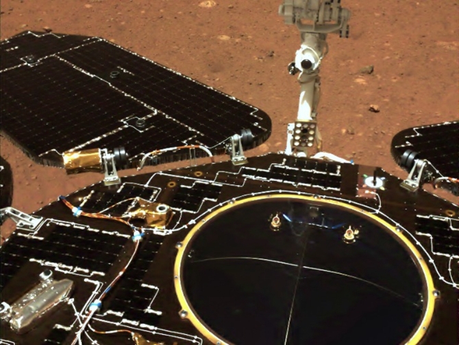 “天问一号”传回火星巡视区高分辨率影像