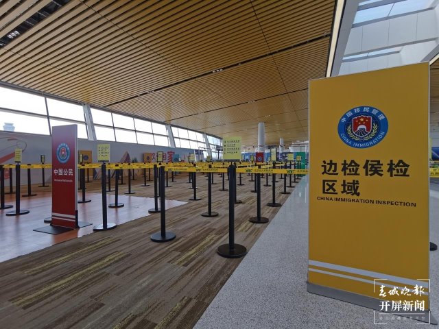 昆明长水机场启用疫情防控临时查验专区 春城晚报-开屏新闻记者张勇 通讯员 徐彦 摄影报道