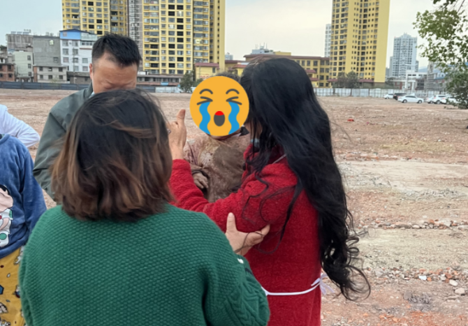 楚雄1岁幼童不慎坠井 救援人员成功营救(楚雄州楚雄市消防救援大队 供图)