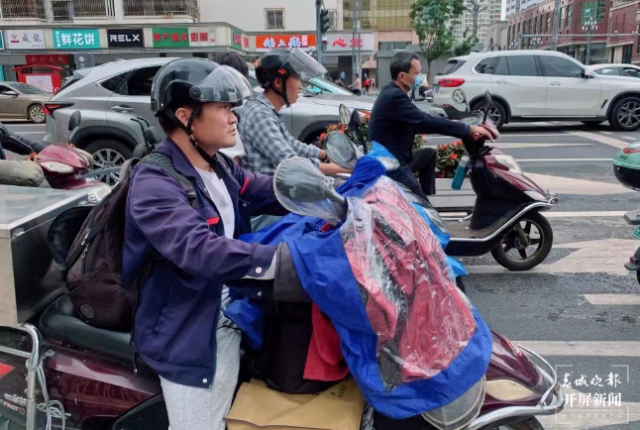 开屏观察 | “新国标”过渡期进入倒计时，电动车非法“提速”冒头？记者走访…… 刘嘉 摄