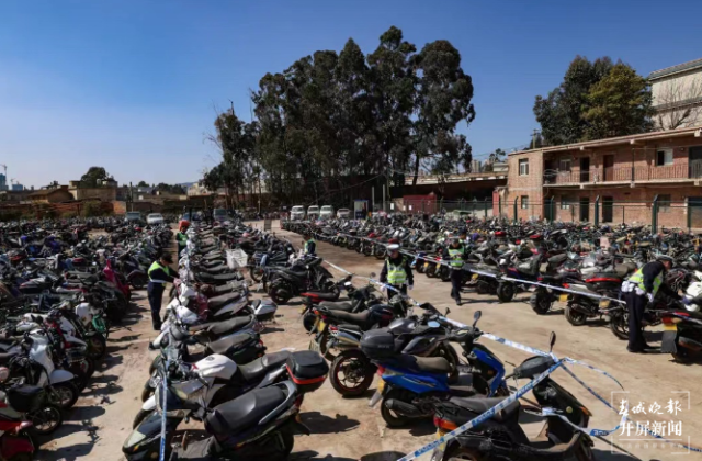 开屏观察 | “新国标”过渡期进入倒计时，电动车非法“提速”冒头？记者走访…… 刘嘉 摄