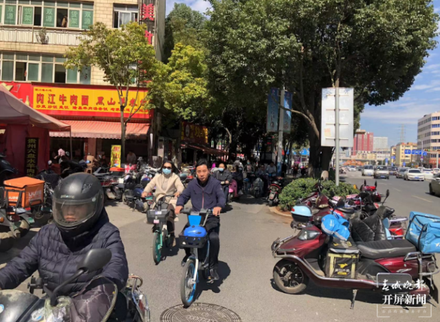 开屏观察 | “新国标”过渡期进入倒计时，电动车非法“提速”冒头？记者走访…… 刘嘉 摄