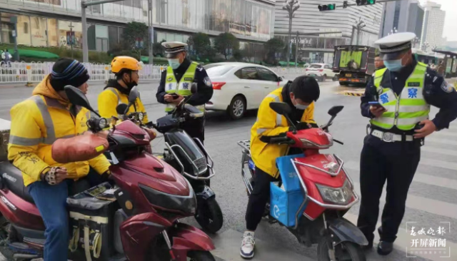 开屏观察 | “新国标”过渡期进入倒计时，电动车非法“提速”冒头？记者走访…… 刘嘉 摄