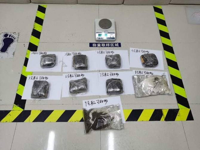 图为警犬查获毒品的称量照片.jpg?x-oss-process=style/w10