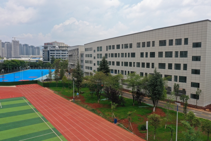 球场教学楼侧面样板 球场教学楼侧面样板