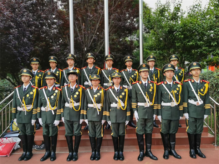 龙泉育才学校国旗班