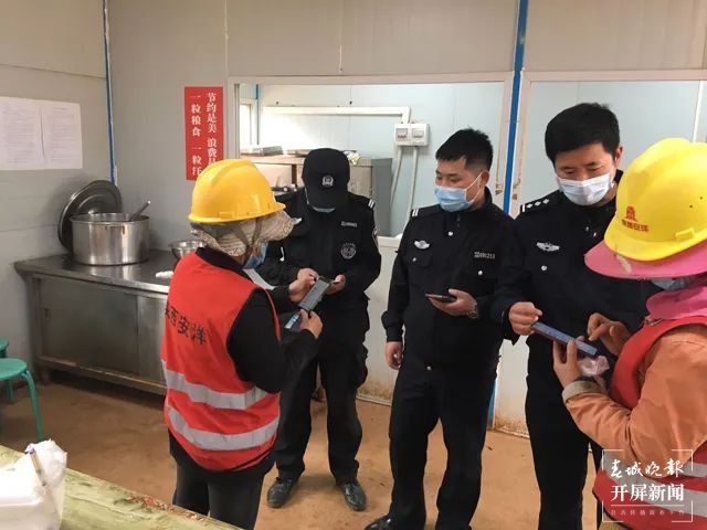 白龙潭派出所“三个强化”守护白龙潭派出所全面构建高铁南站反诈安全网