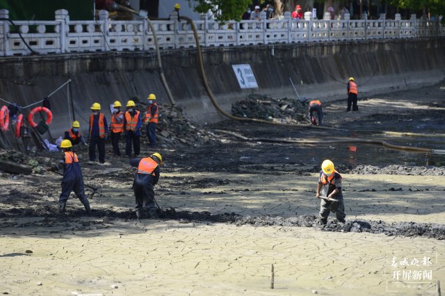 翠湖公园清淤工程（龙宇丹 摄）