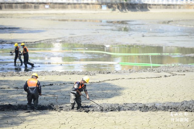 翠湖公园清淤工程（龙宇丹 摄）