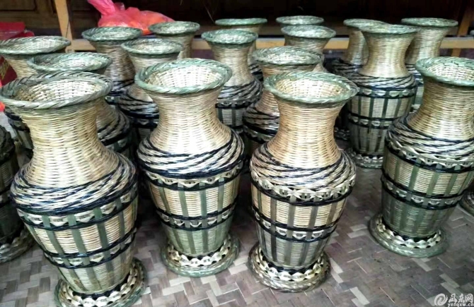 凤庆县诗礼乡三合村:竹编传承致富经 村民踏上致富路