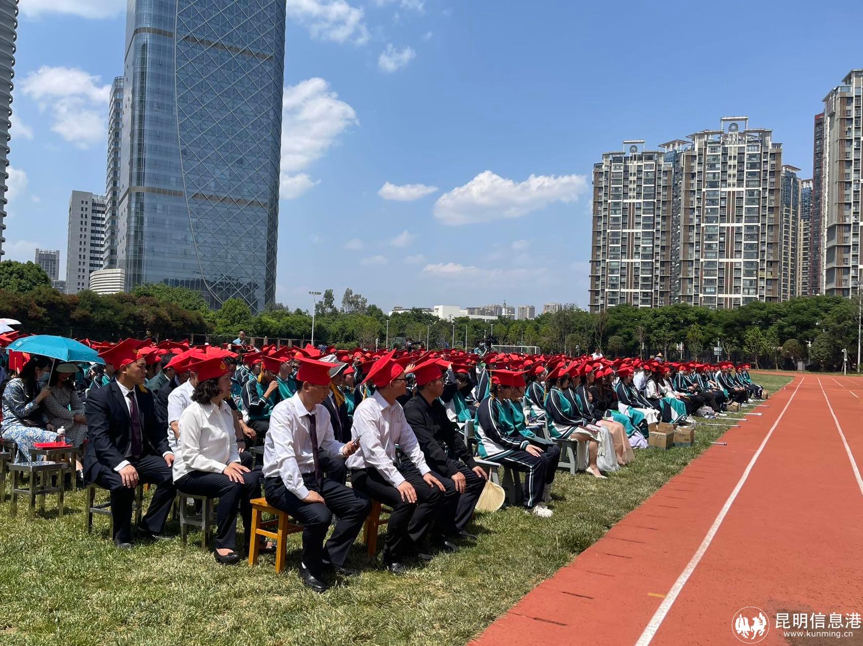 昆明西山区一中举行2022届成人宣誓仪式暨高考冲刺誓师大会_昆明信息