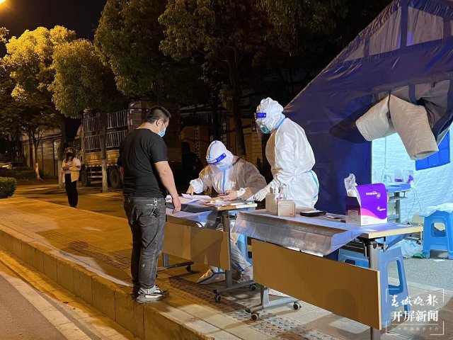 注意!五一期间,外来货运车辆可在呈贡这3个核酸采集点采样检测(开屏新闻记者 孙琴霞 通讯员 孙思琪 马鸿超 摄)