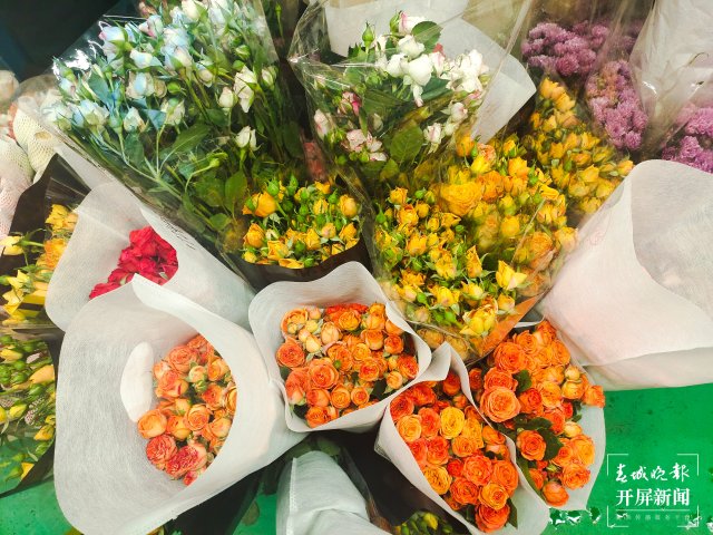 母亲节,昆明康乃馨(开屏新闻记者 孙江荭 摄)