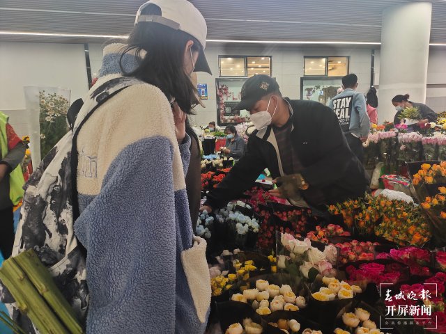 母亲节,昆明康乃馨(开屏新闻记者 孙江荭 摄)