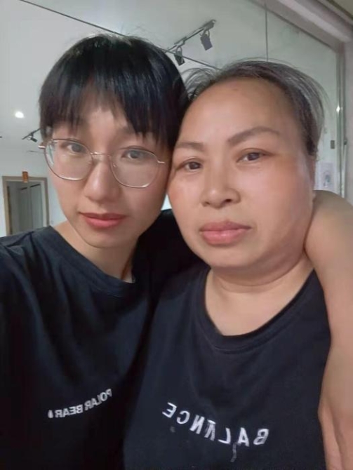 母女合照。受访者提供