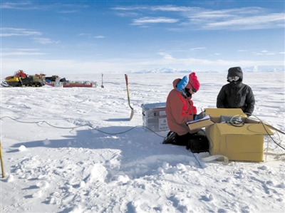 南极冰层下首次探测到大型地下水系统