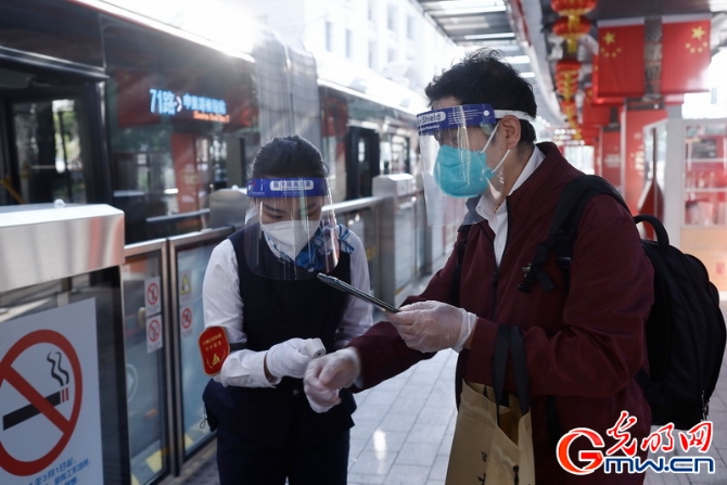 【组图】上海首批4条轨道交通和273条地面公交线路恢复运行 【组图】上海首批4条轨道交通和273条地面公交线路恢复运行