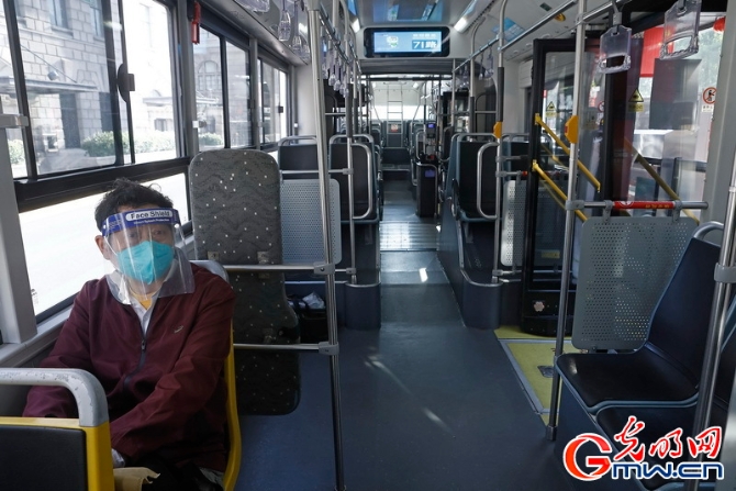 【组图】上海首批4条轨道交通和273条地面公交线路恢复运行 【组图】上海首批4条轨道交通和273条地面公交线路恢复运行