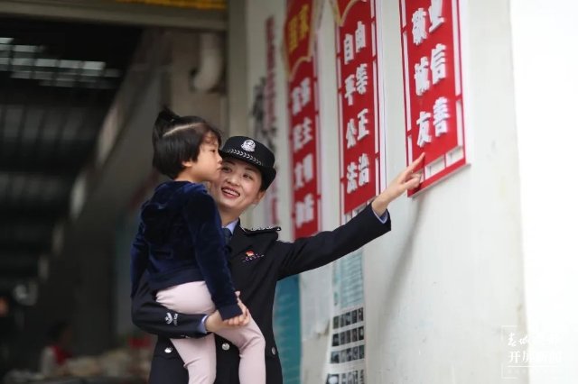 曲靖“社区闺女”唐楚然获“全国公安机关爱民模范”荣誉称号（开屏新闻记者 蒋琼波 通讯员 顾庆忠 摄）