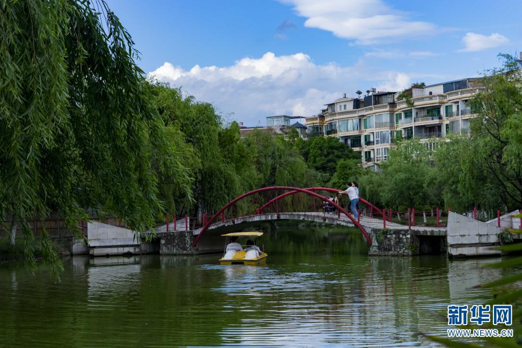 新华网:宝海公园景如画