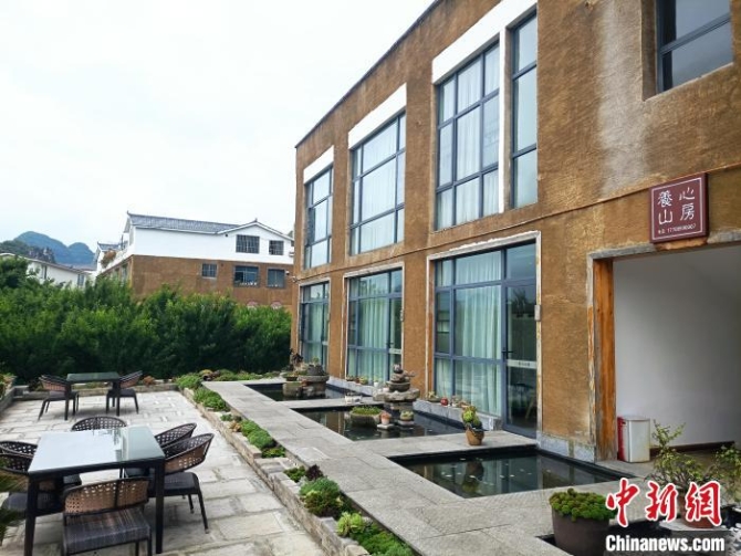 万峰林当地民宿一隅。 石小杰 摄 万峰林当地民宿一隅。 石小杰 摄